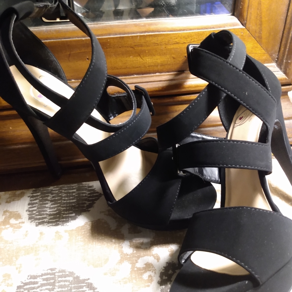 Heels - Picture 10 of 12